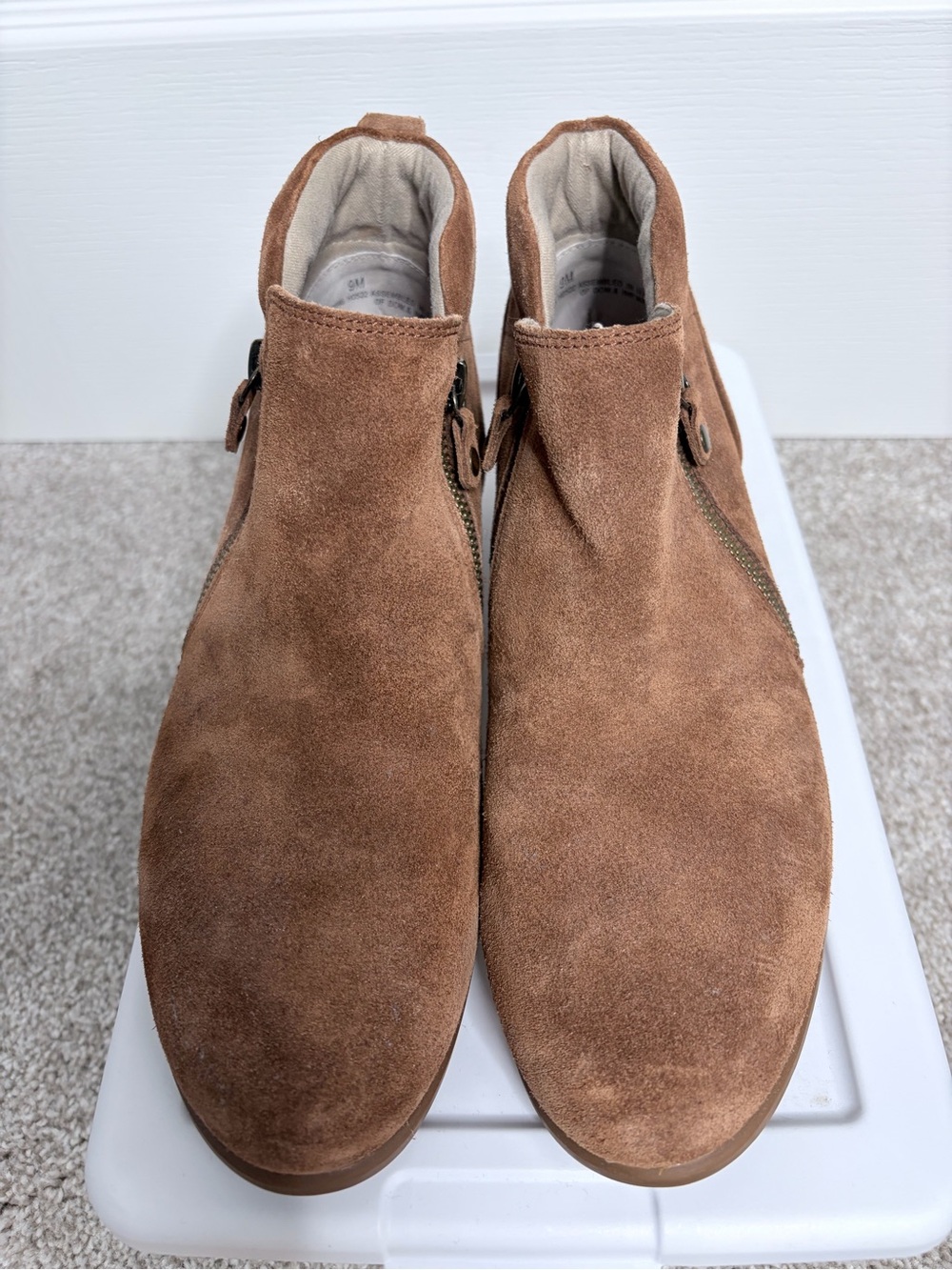 Munro tan suede ladies booties, size 9M
